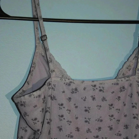 Hollister Camisole with Lace Lilac Floral Print - Picture 13 of 14